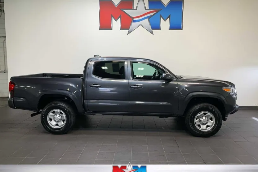 2022 Toyota Tacoma SR Double Cab V6 photo 1