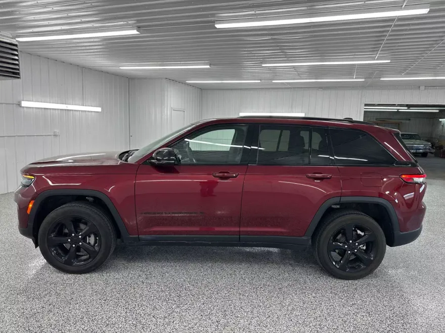 2023 Jeep Grand Cherokee Laredo Altitude photo 1