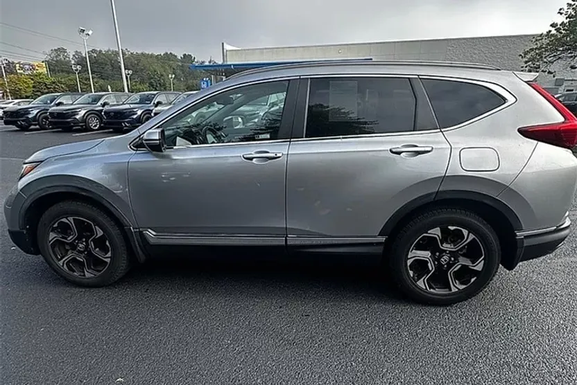 2019 Honda CR-V Touring photo 1