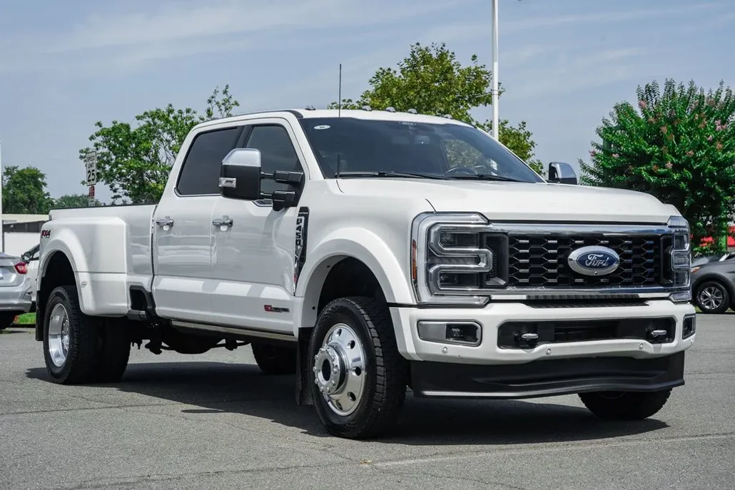 2024 Ford F-450 Platinum photo 1