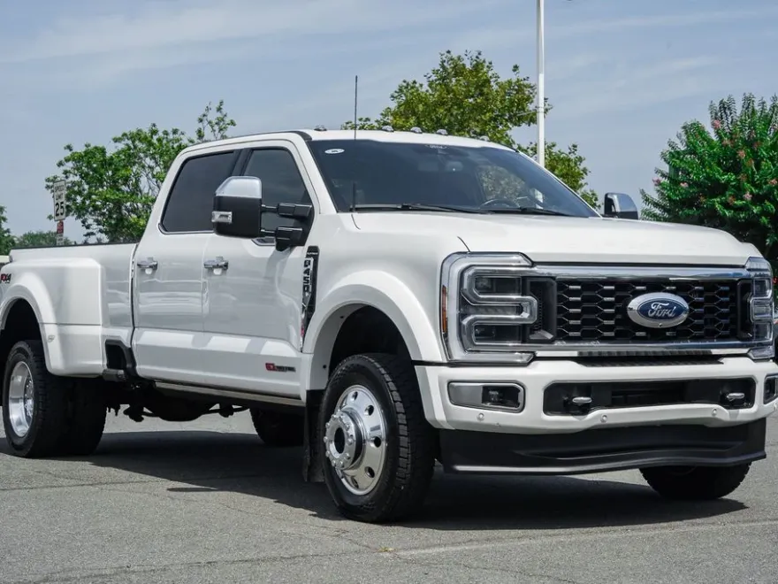 2024 Ford F-450 Platinum photo 1
