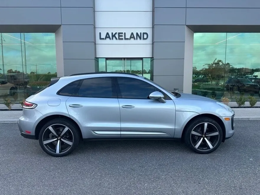 2024 Porsche Macan Base photo 1