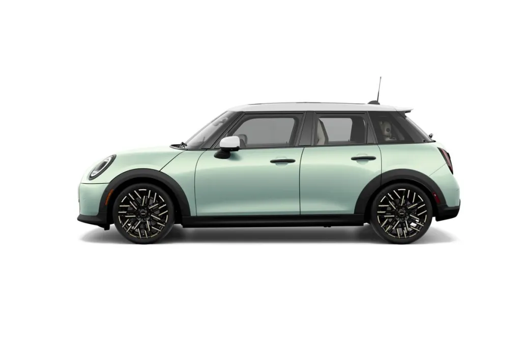 2026 Mini Cooper 4 Door Hardtop S Iconic photo 1