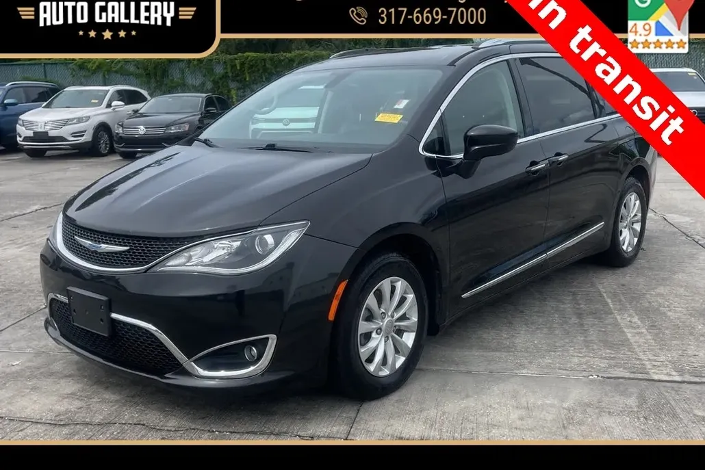 2018 Chrysler Pacifica Touring L photo 1