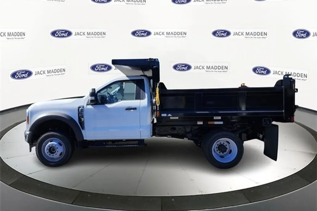 2025 Ford F-550 photo 1