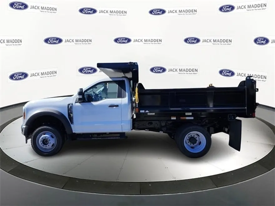 2025 Ford F-550 photo 1