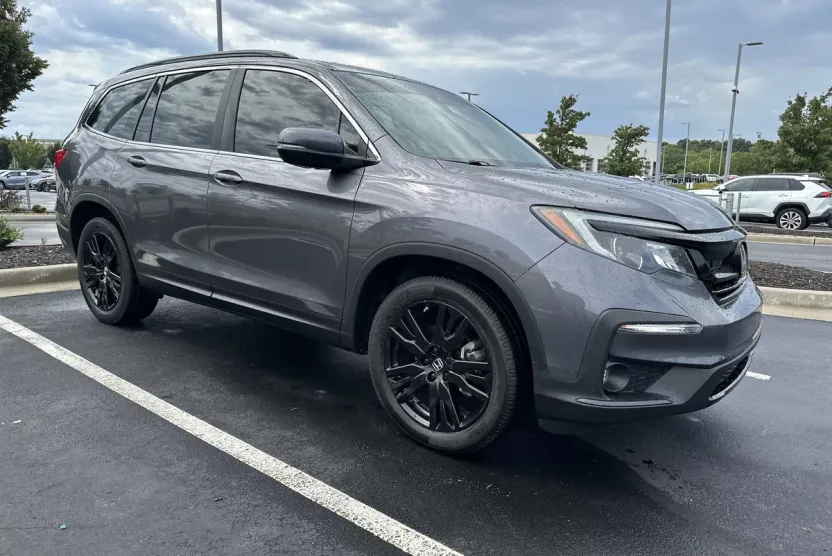 2021 Honda Pilot Special Edition photo 1