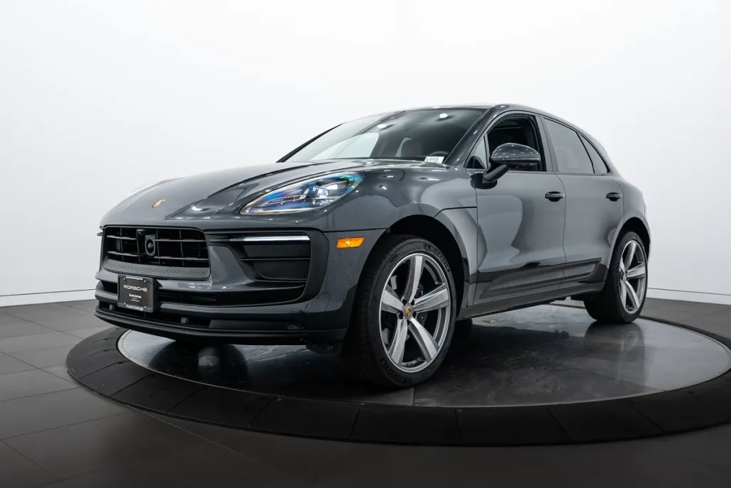 2025 Porsche Macan photo 1