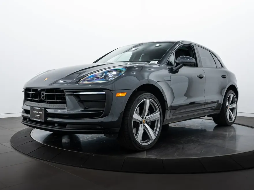 2025 Porsche Macan photo 1