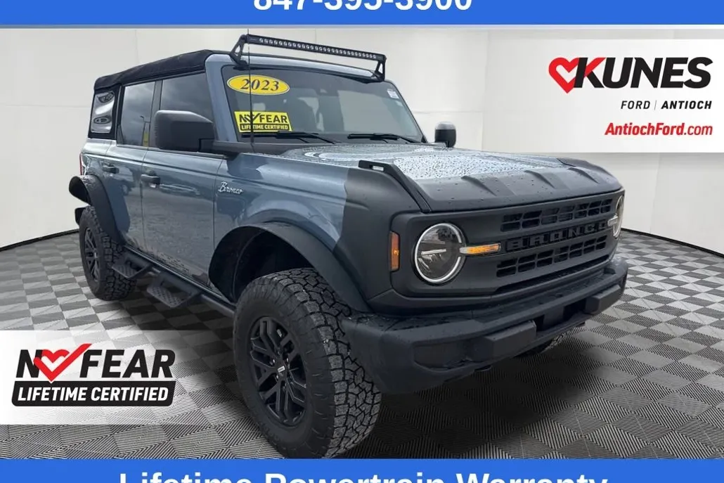 2023 Ford Bronco Base photo 1
