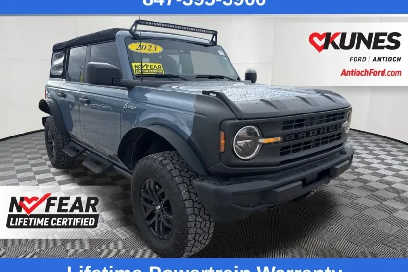 2023 Ford Bronco Base photo 1