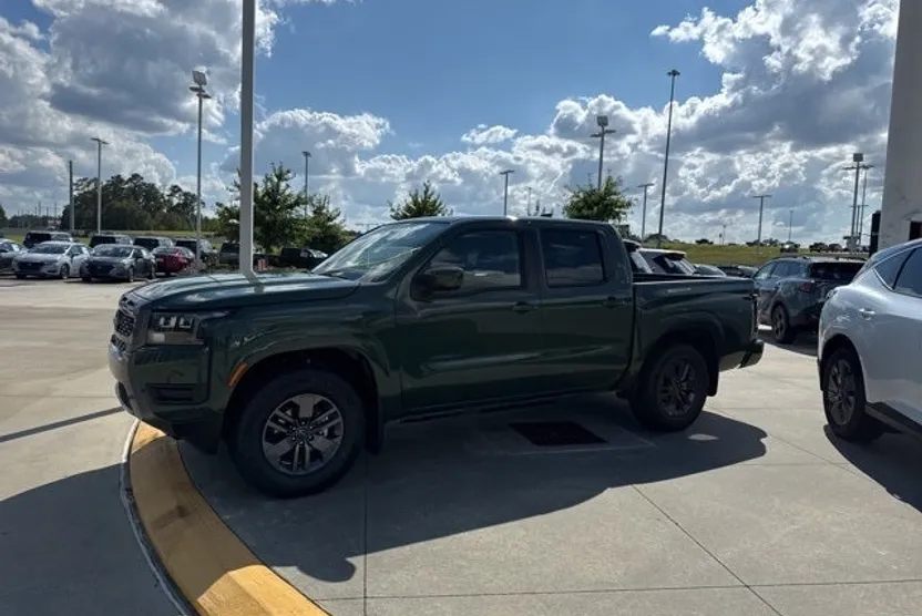 2026 Nissan Frontier Crew Cab SV photo 1