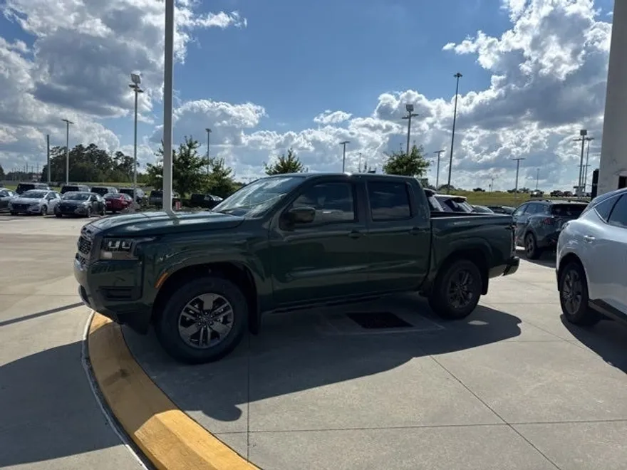 2026 Nissan Frontier Crew Cab SV photo 1