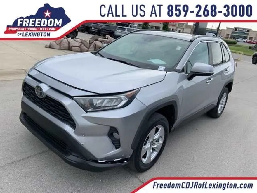 2019 Toyota RAV4 XLE photo 1