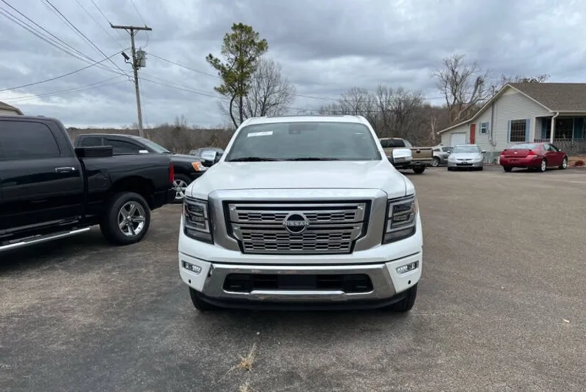 2023 Nissan Titan Platinum Reserve photo 1