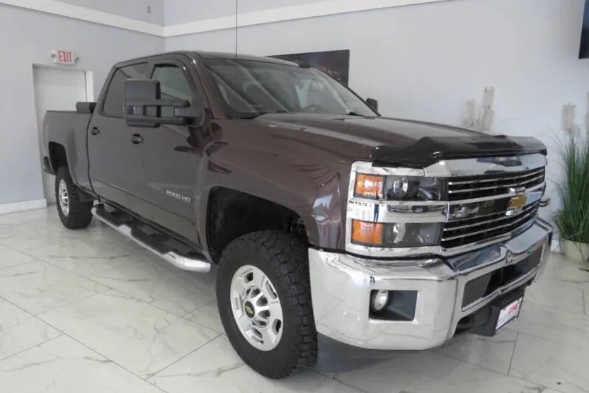 2016 Chevrolet Silverado 2500HD LT photo 1