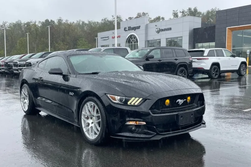 2017 Ford Mustang GT Premium photo 1