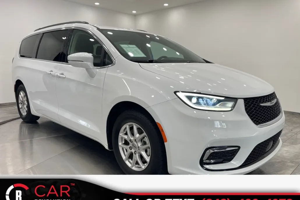 2022 Chrysler Pacifica Touring L photo 1