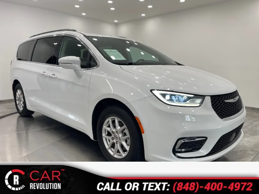 2022 Chrysler Pacifica Touring L photo 1