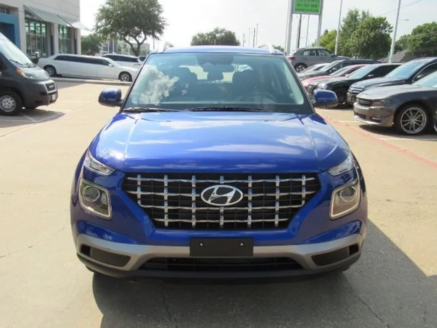 2025 Hyundai Venue SEL photo 1