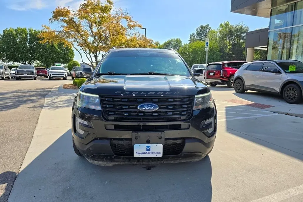 2017 Ford Explorer Sport photo 1