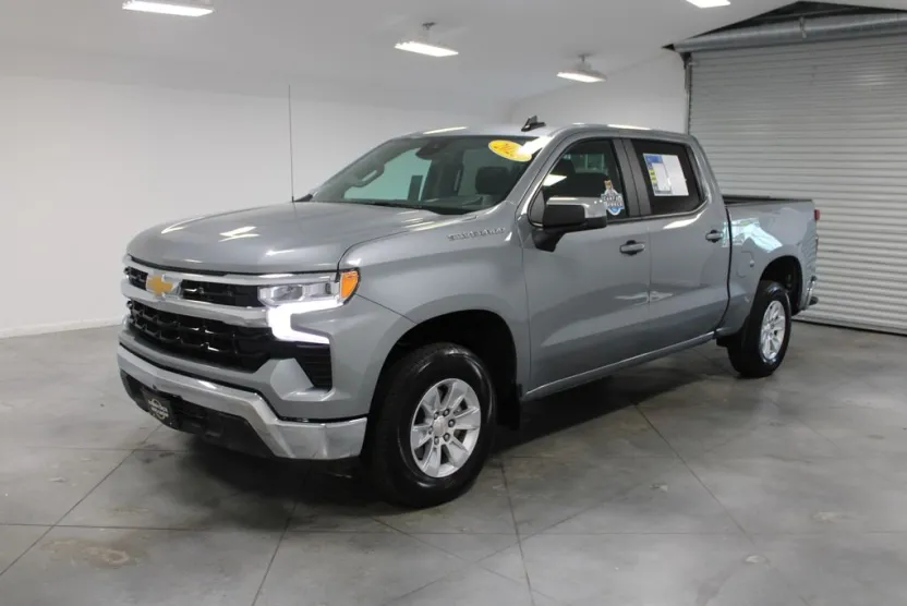 2025 Chevrolet Silverado 1500 LT photo 1