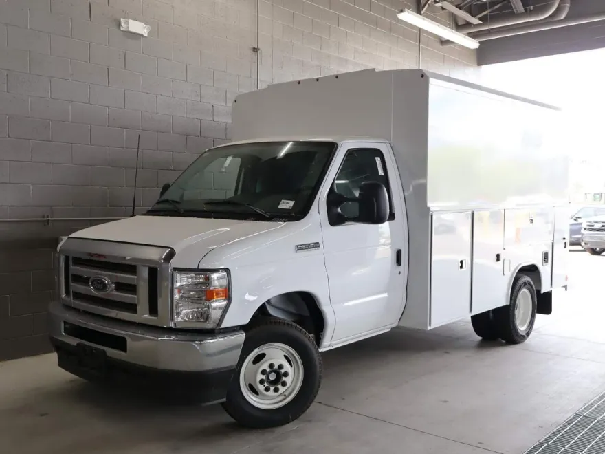 2025 Ford E-350 Base photo 1