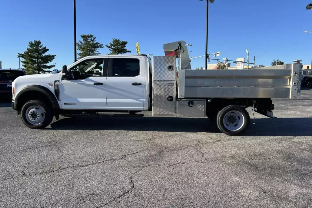 2023 Ford F-550 photo 1