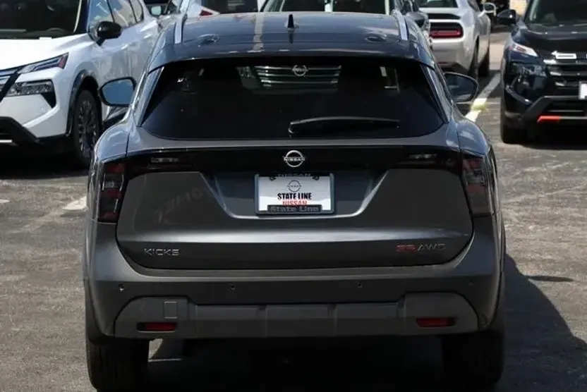 2025 Nissan Kicks SR photo 1