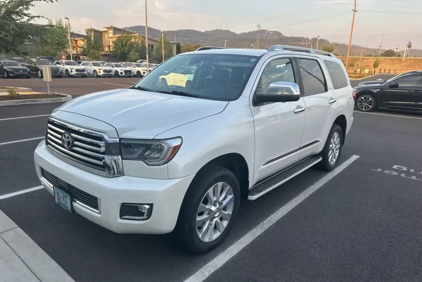 2019 Toyota Sequoia Platinum photo 1
