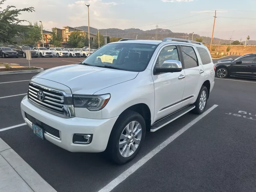 2019 Toyota Sequoia Platinum photo 1