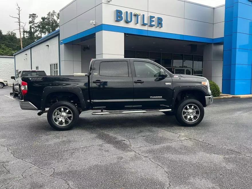 2018 Toyota Tundra SR5 CrewMax photo 1
