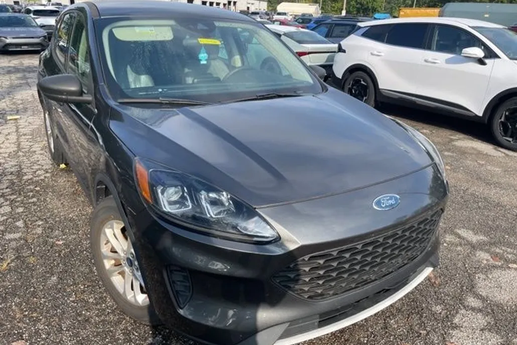 2020 Ford Escape S photo 1