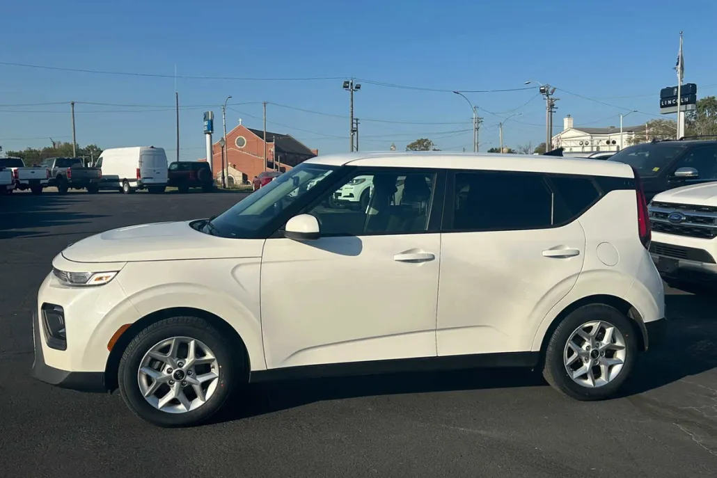 2021 Kia Soul S photo 1
