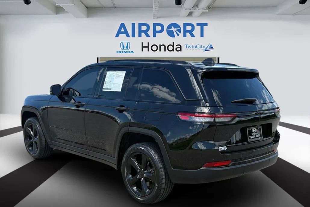 2023 Jeep Grand Cherokee Altitude photo 1