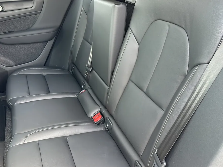 2025 Volvo XC40 Core photo 1