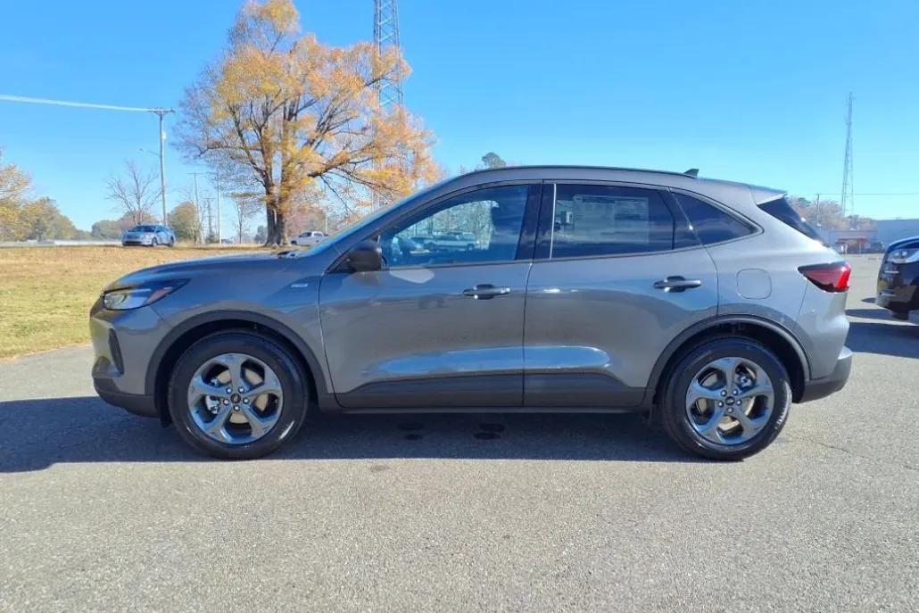 2025 Ford Escape ST-Line photo 1
