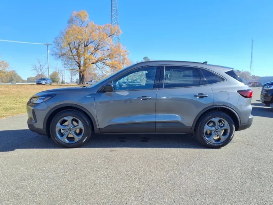 2025 Ford Escape ST-Line photo 1