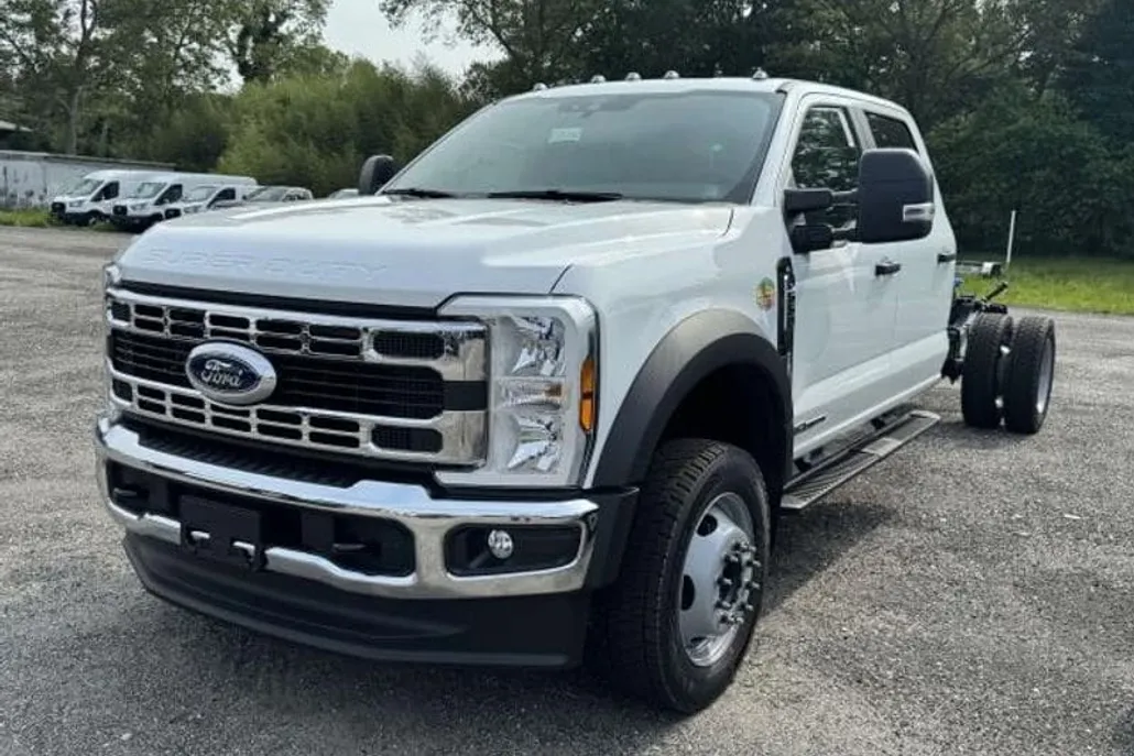 2025 Ford F-550 XL photo 1