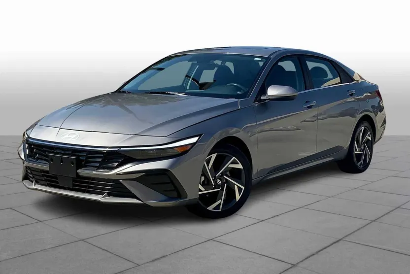 2025 Hyundai Elantra SEL Convenience photo 1