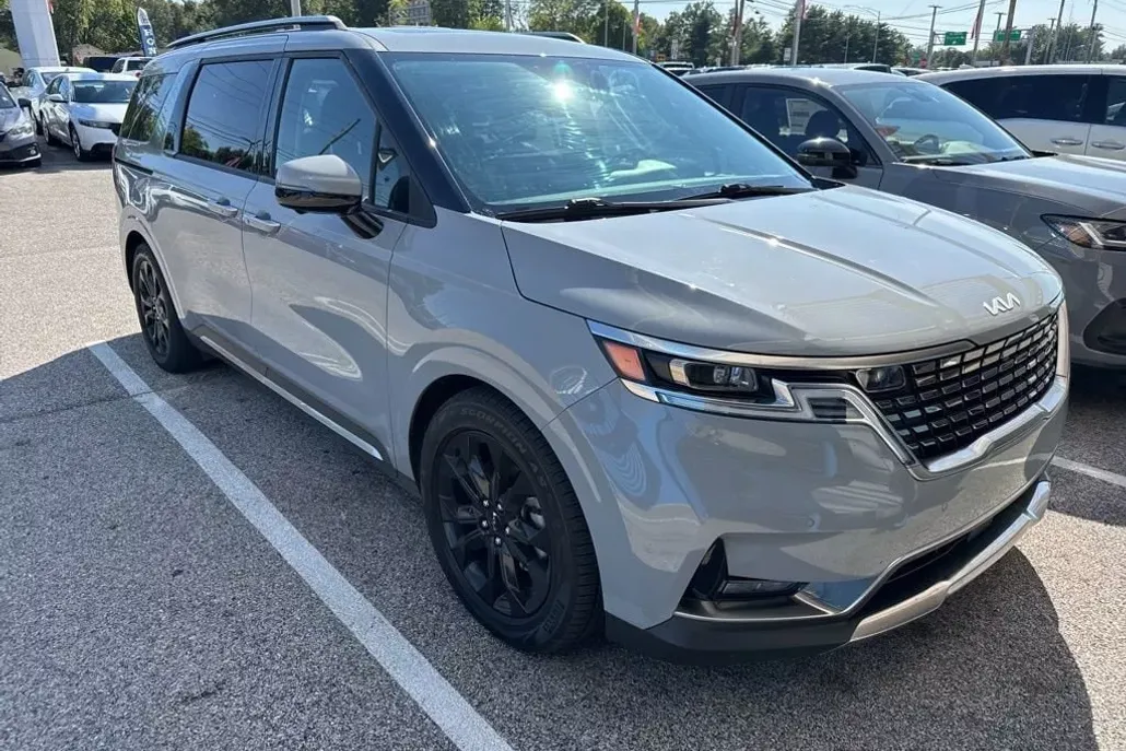2023 Kia Carnival SX Prestige photo 1