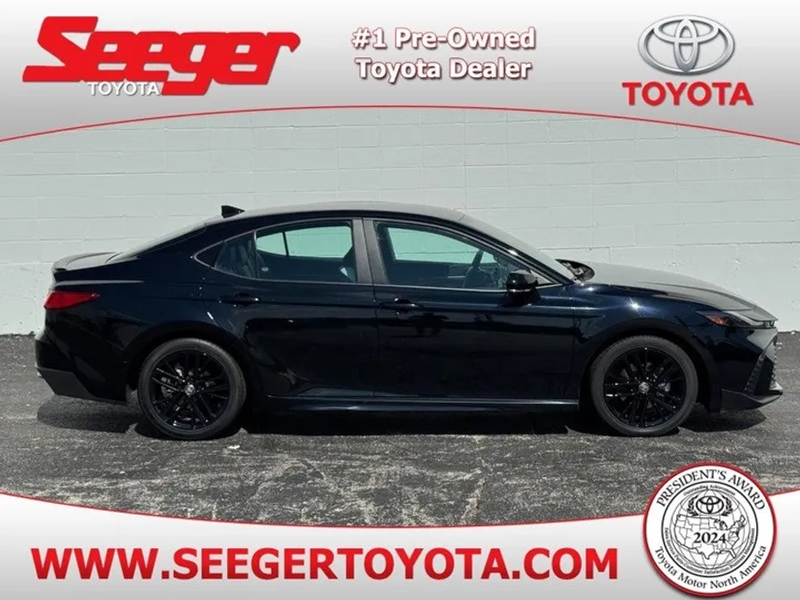 2025 Toyota Camry SE photo 1