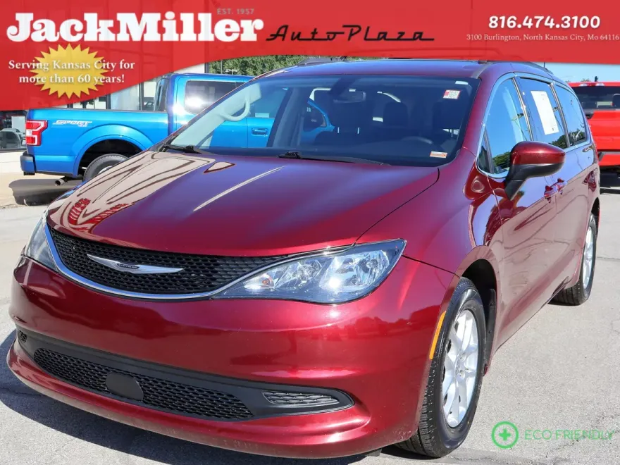 2021 Chrysler Voyager LXi photo 1