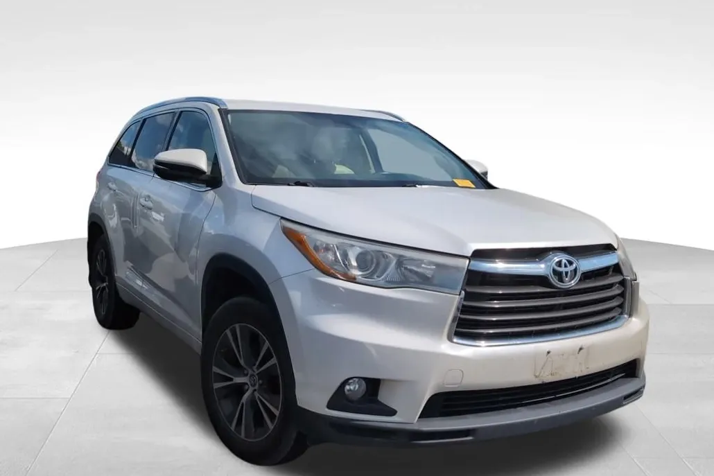 2016 Toyota Highlander XLE photo 1