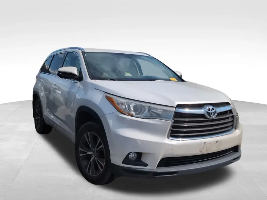 2016 Toyota Highlander XLE photo 1