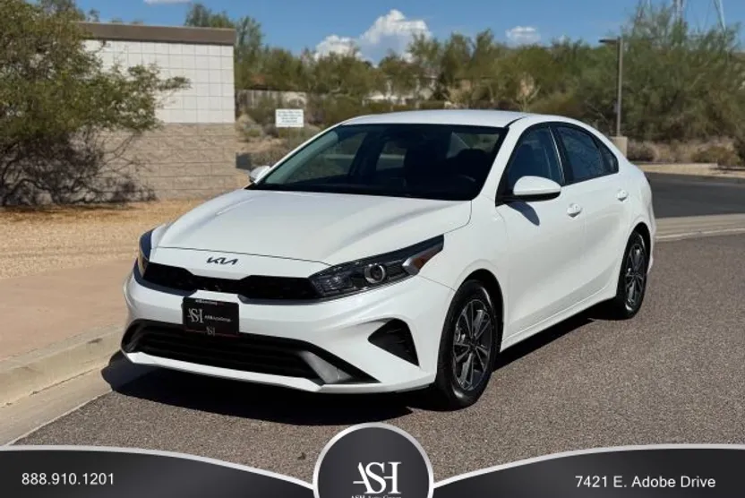 2022 Kia Forte LXS photo 1