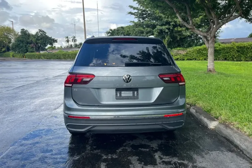 2022 Volkswagen Tiguan SE photo 1