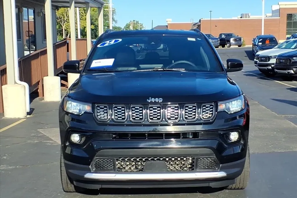 2024 Jeep Compass Limited photo 1