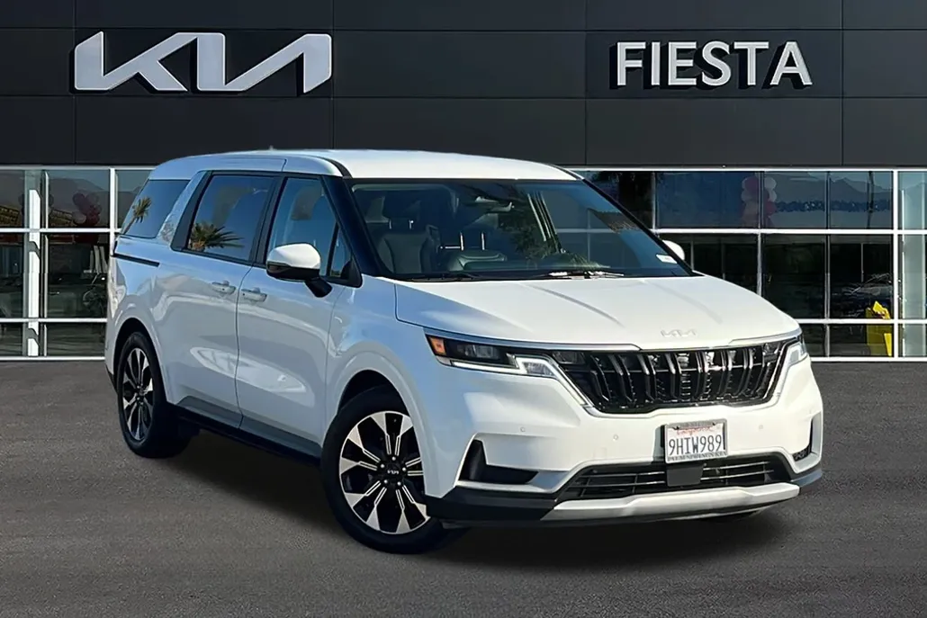 2024 Kia Carnival EX photo 1