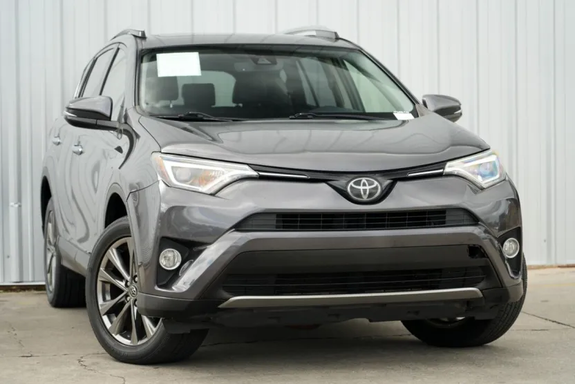 2018 Toyota RAV4 Limited Platinum photo 1